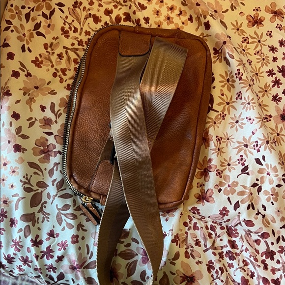 Lululemon Athletica Tan Leather Belt Bag NWT - Picture 3 of 3